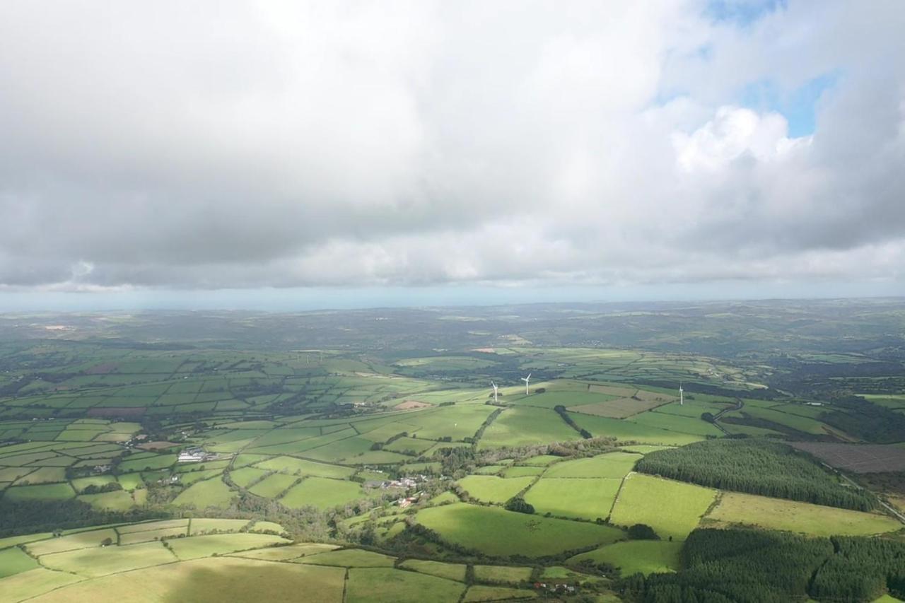 Inviting 2-Bed Cottage In Newcastle Emlyn Luaran gambar