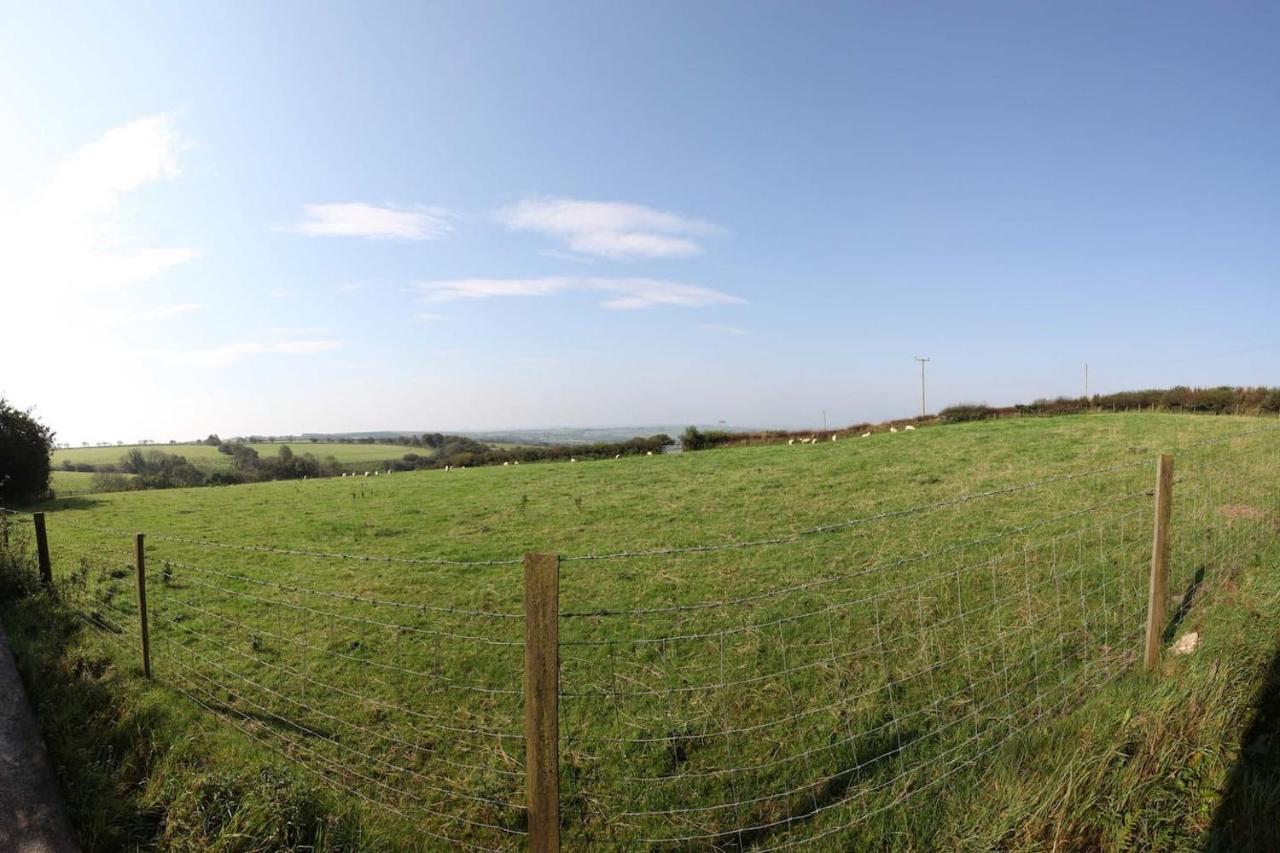 Inviting 2-Bed Cottage In Newcastle Emlyn Luaran gambar