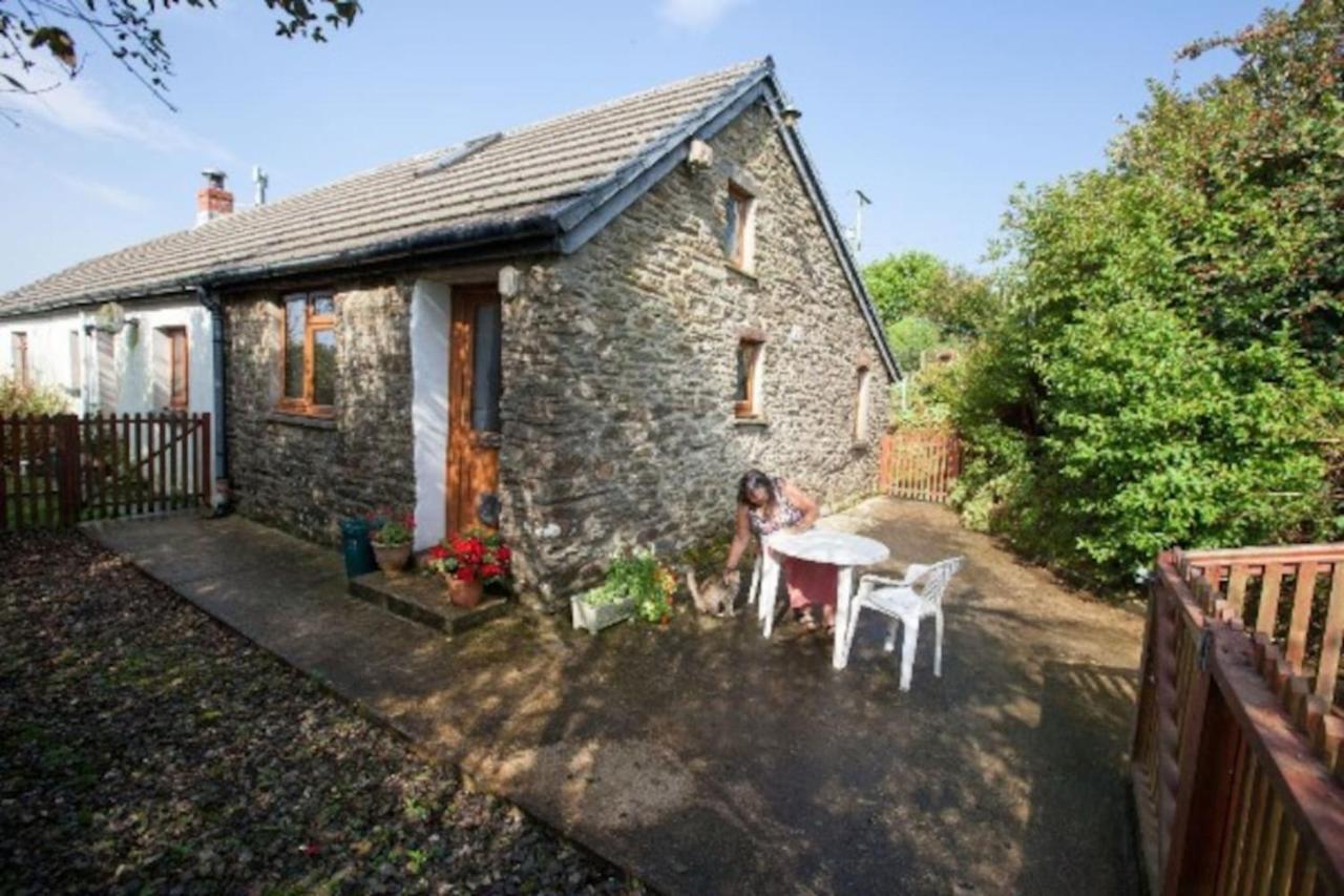 Inviting 2-Bed Cottage In Newcastle Emlyn Luaran gambar